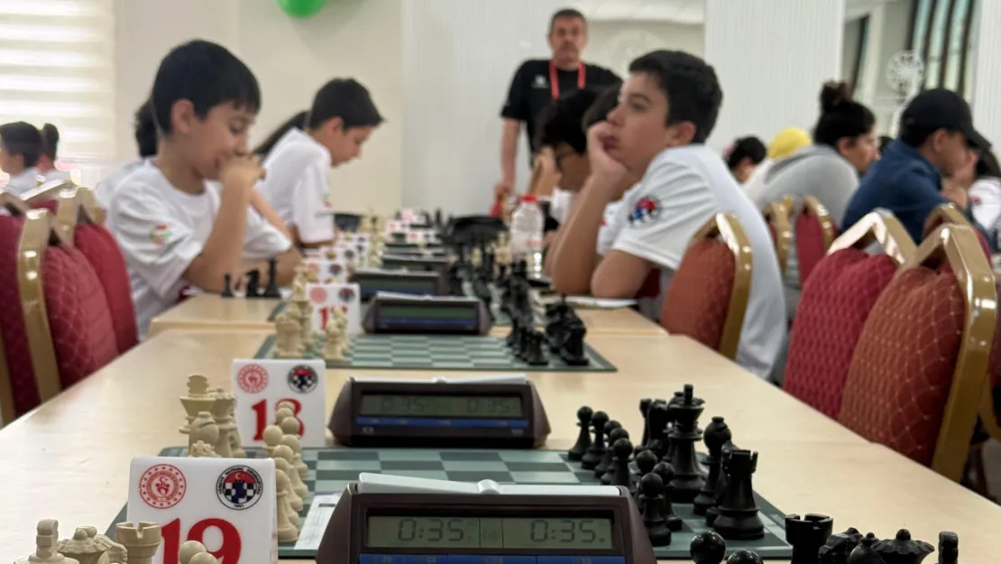 19 Mayıs Gençlik ve Spor Bayramı Satranç Turnuvası düzenledi
