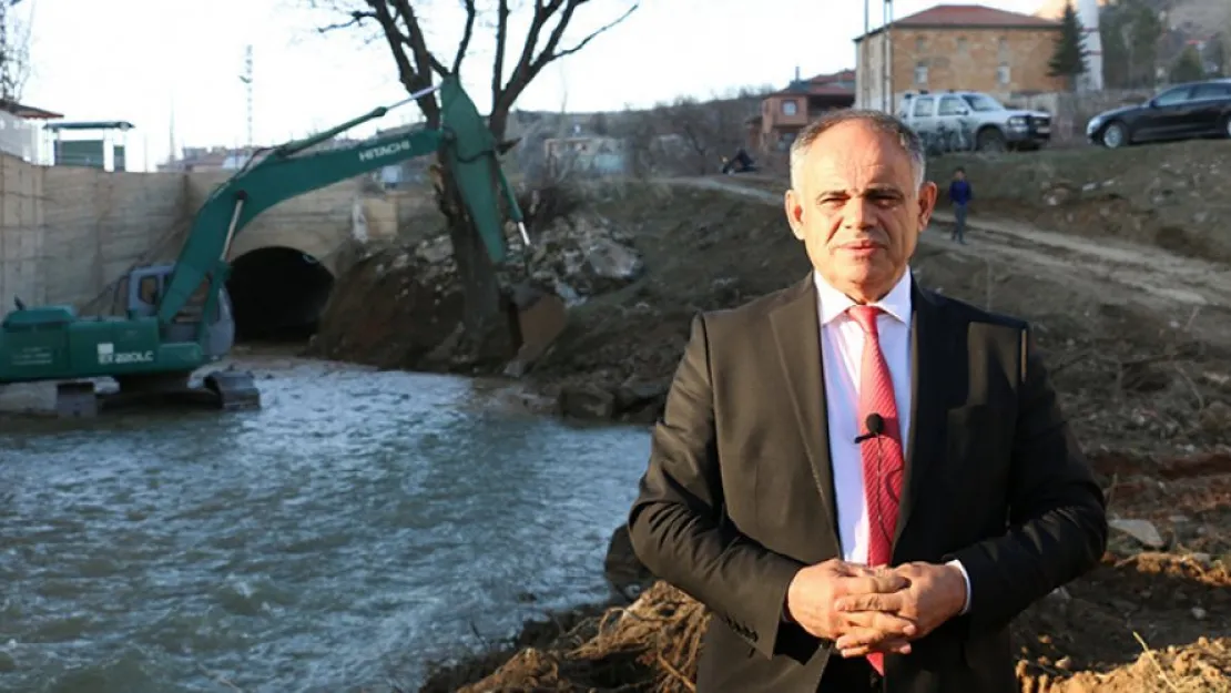 Yahyalı'da Kocaçay deresi düzenleniyor
