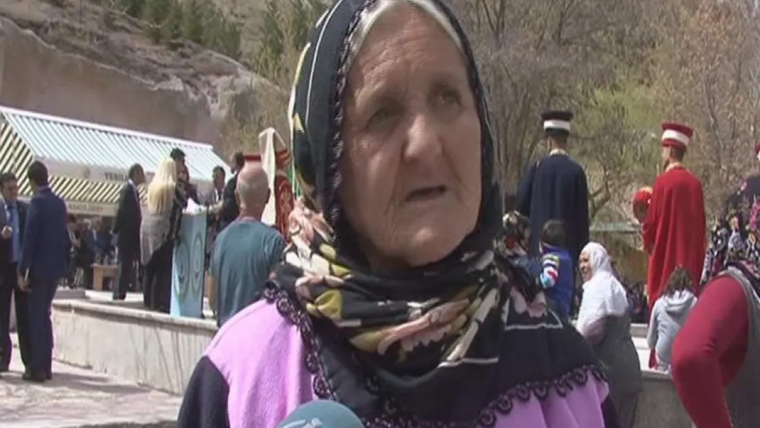 Geçim sıkıntısı yüzünden yabancı dil öğrendi