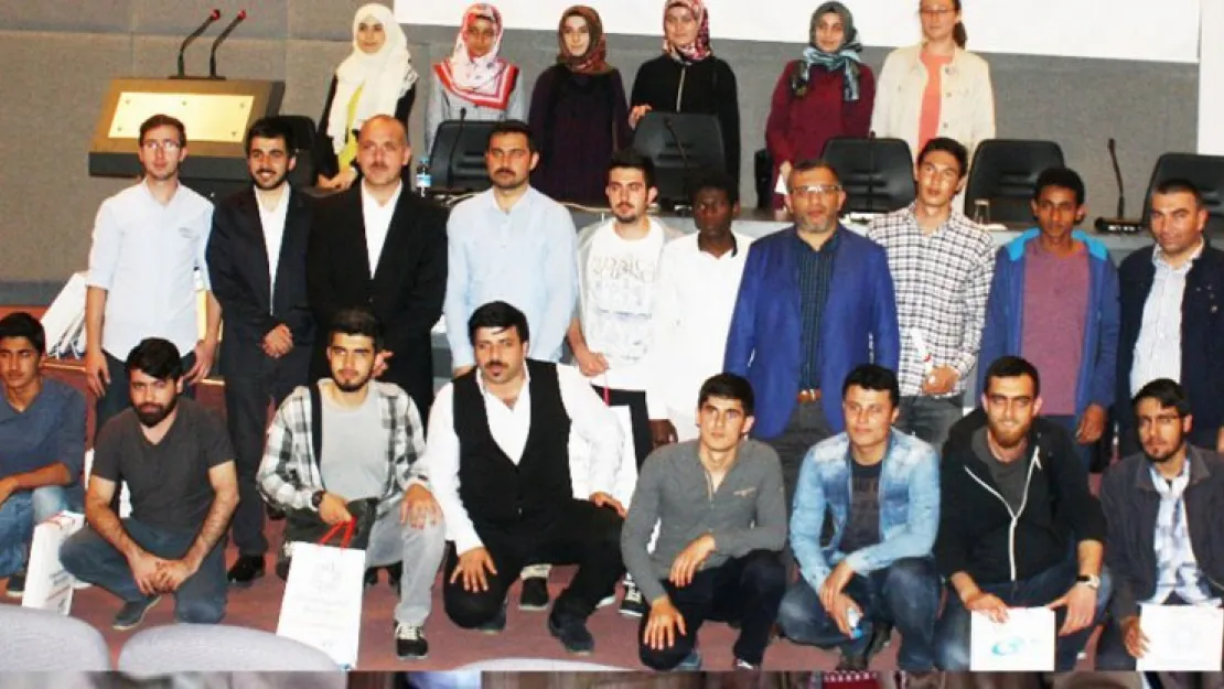 Uluslararası Öğrencilere sertifika ve konferans