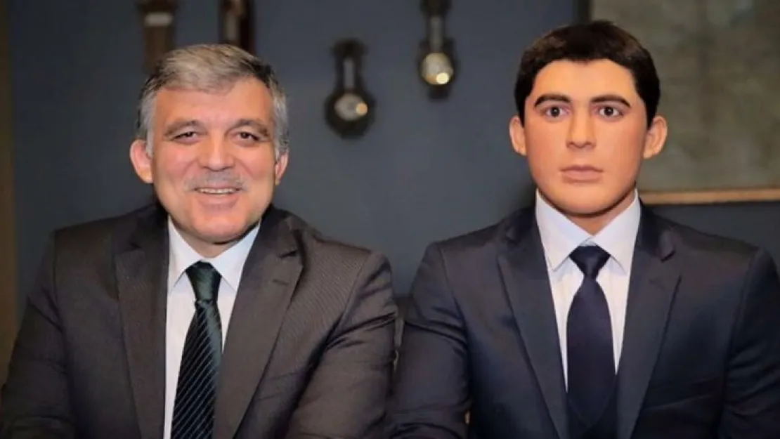 Gençliğiyle poz verdi
