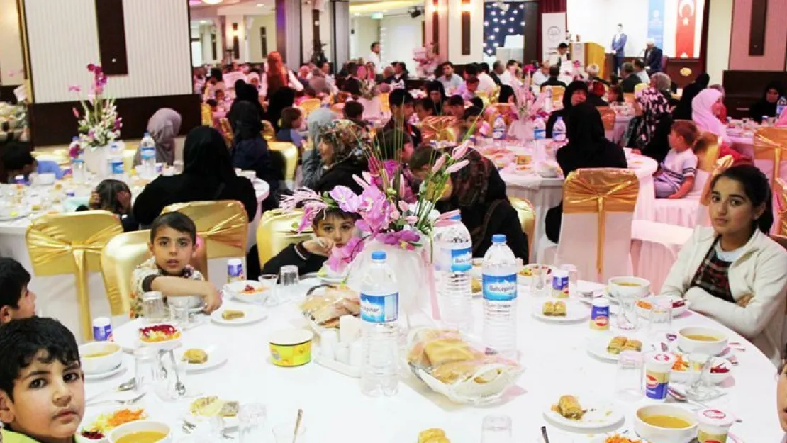 İl Müftülüğünden yetimlere iftar