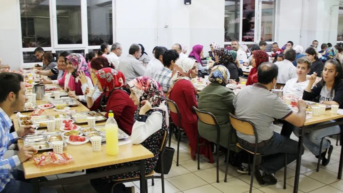 Müftülüklerden anlamlı iftarlar