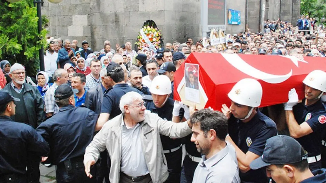 Şehidimizi ağıtlarla uğurladık