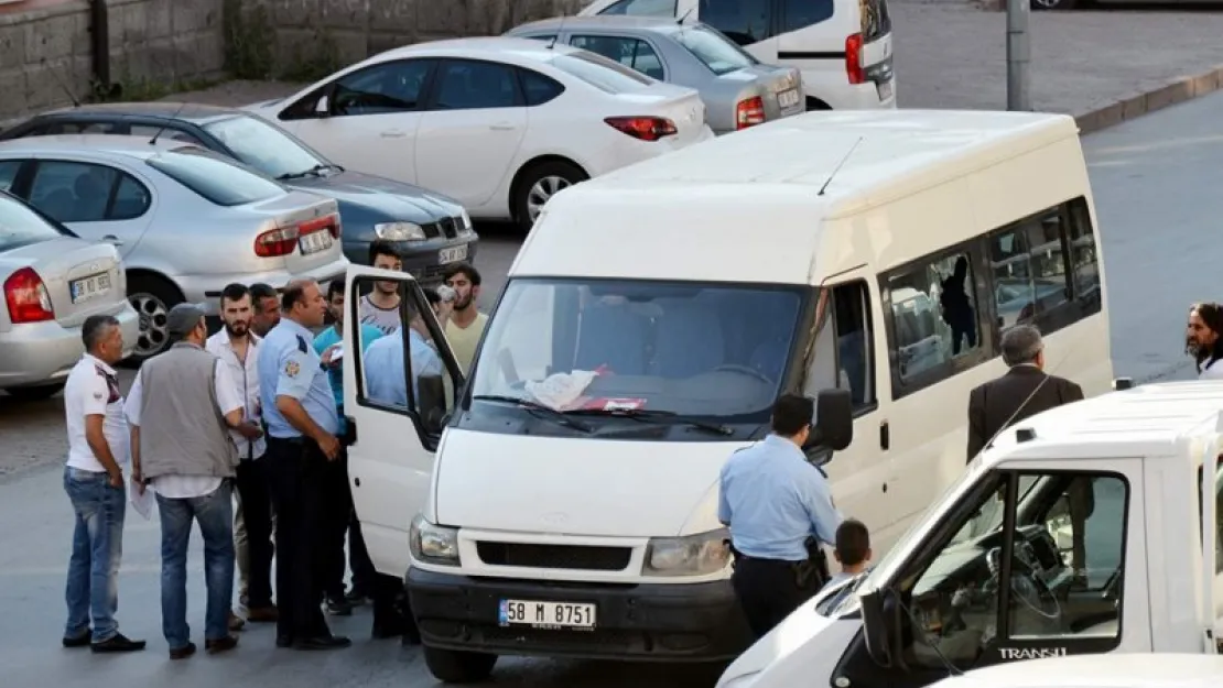 Sokak ortasında pompalı tüfekli ve sopalı kavga