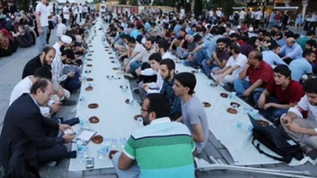 Ümmet iftarı Bürüngüz Cami yanında