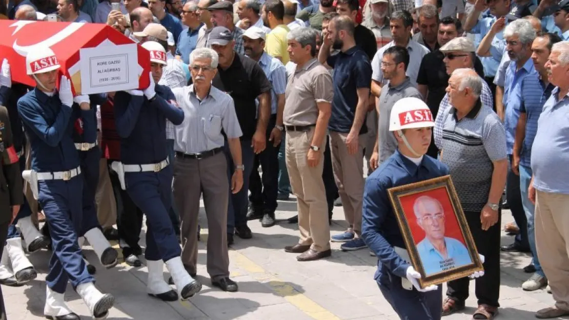 Almanya'da hayatını kaybeden Kore Gazisi toprağa verildi