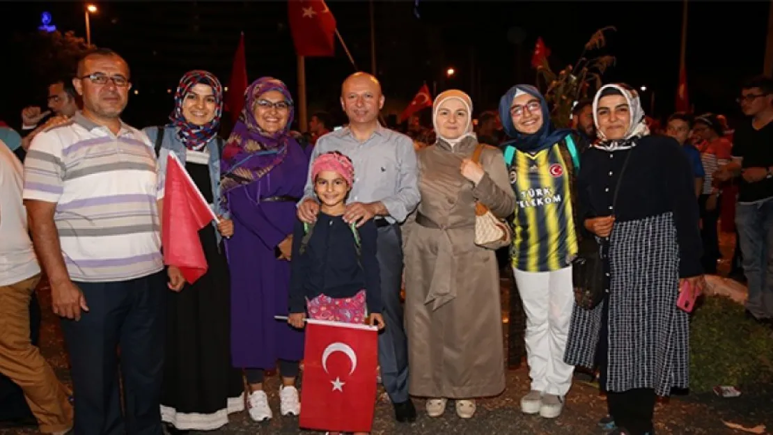 Başkan Çolakbayrakdar, &quotSöz konusu vatan ise, gerisi teferruattır"