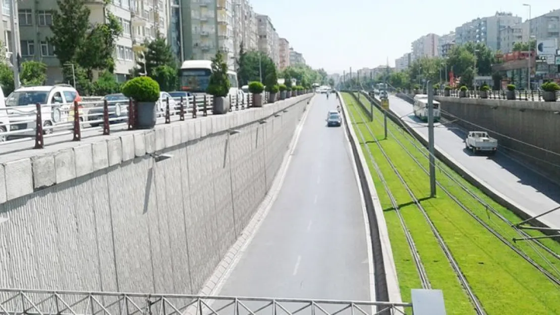 Fuzuli alt geçitte iki kaza birden