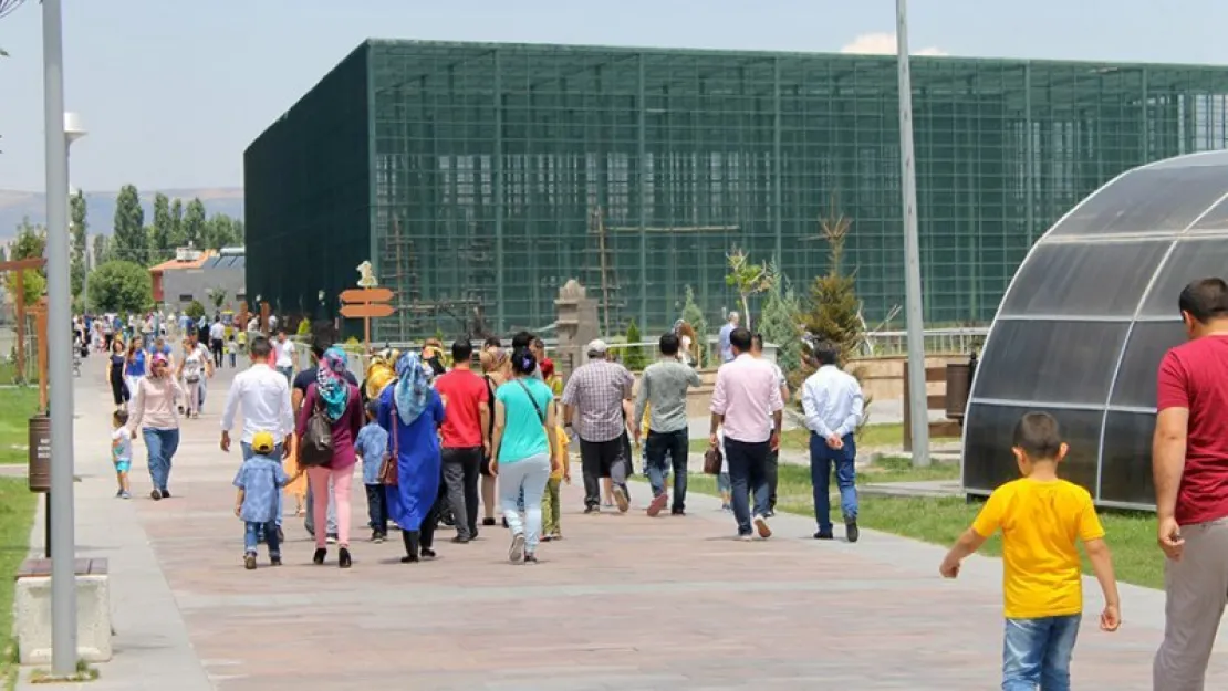 Harikalar Diyarı'nda bayram coşkusu
