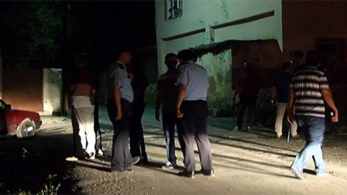 Suriyeliler ile mahalle sakinleri kavga etti: 2 yaralı