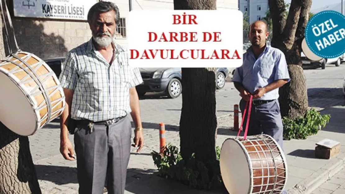 Bir darbe de davulculara