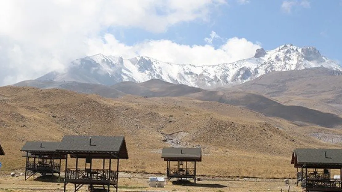 Erciyes gelinliğini giydi