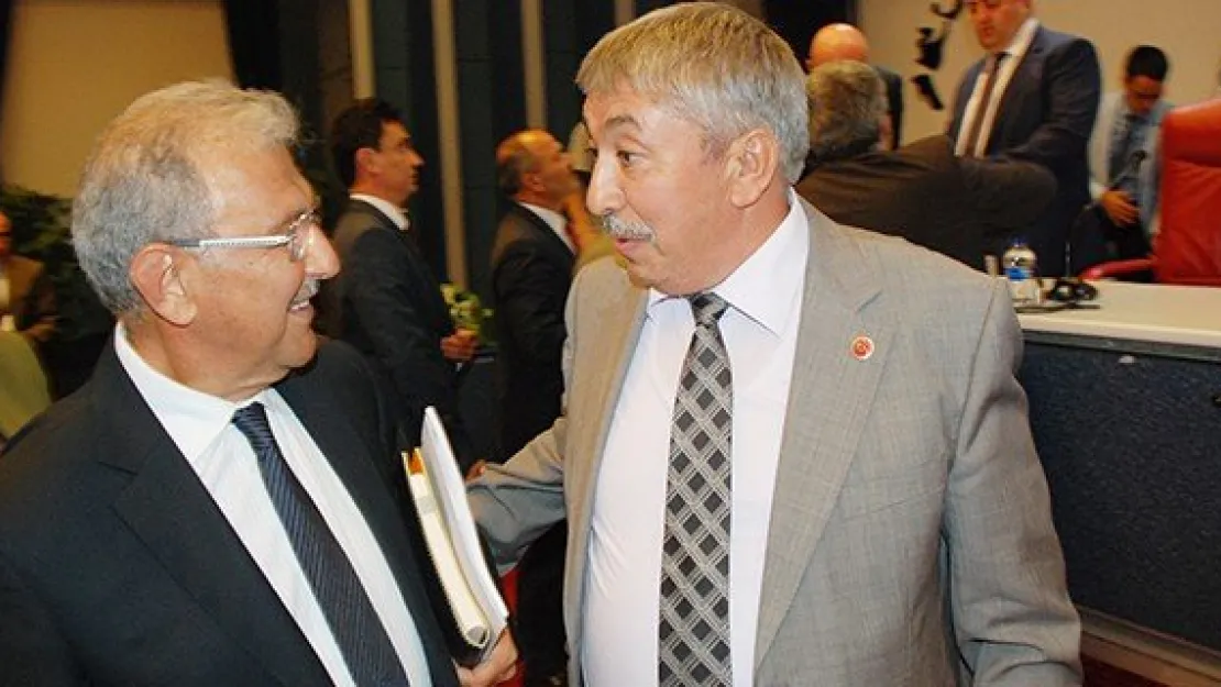 Meclis toplantısı ilkokul arkadaşlarını buluşturdu