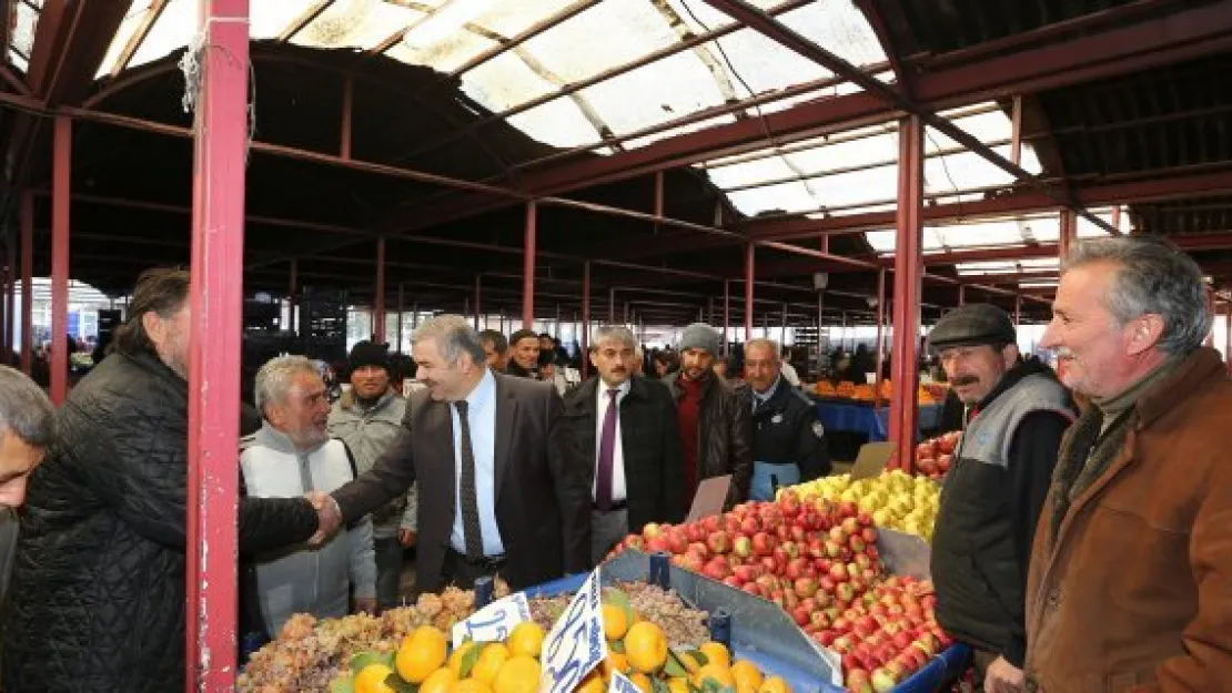 Başkan Çelik, Perşembe Pazarı'nda