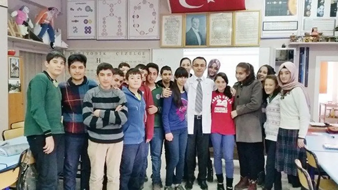 Duvarları yıkan öğretmen