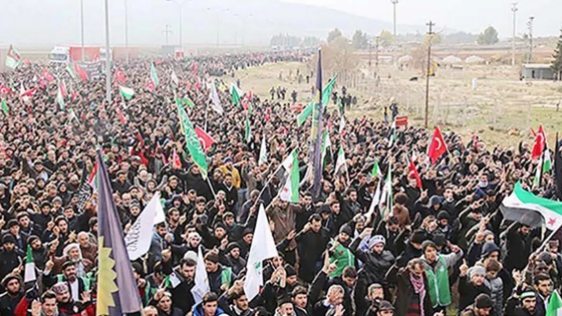 'Halep'e Yol Açın' konvoyu sınıra kadar dayandı