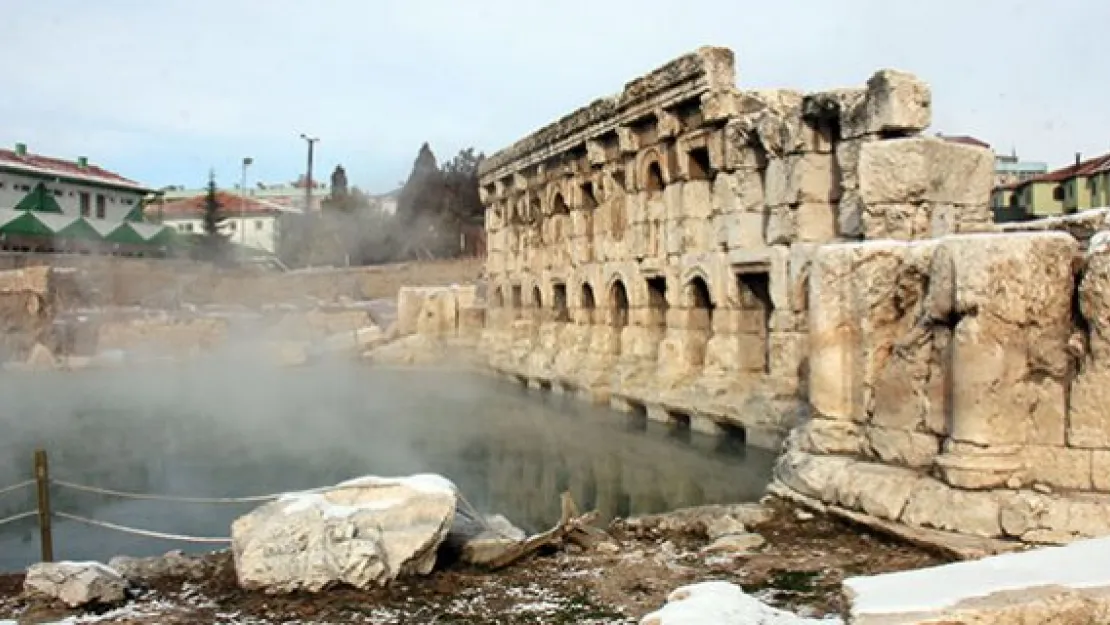 Tarihi hamam 2 bin yıldır şifa dağıtıyor