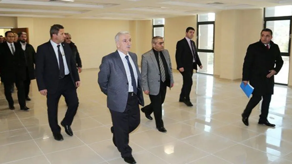 Vali Kamçı 112 Acil Çağrı Merkezini gezdi