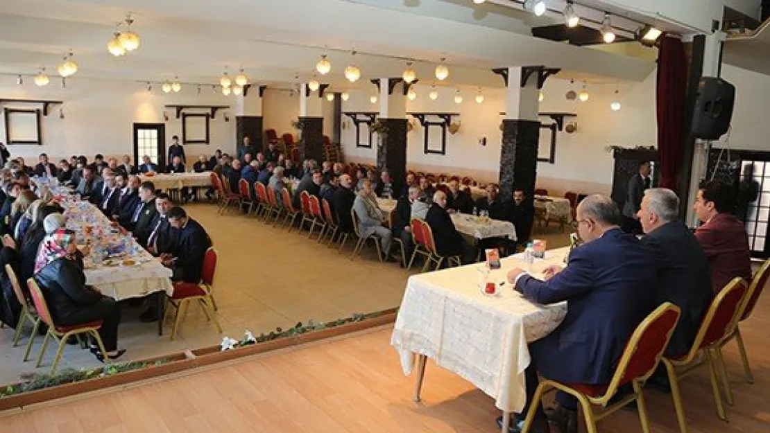 Vali Kamçı muhtarların sorunlarını dinledi