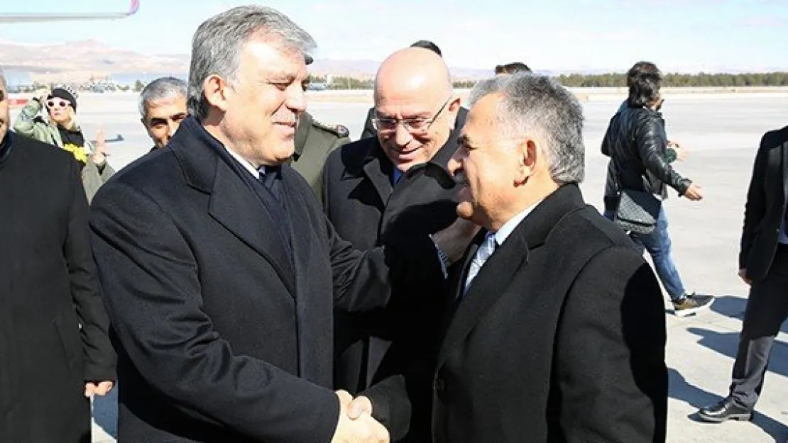 Gül, hasta babasını ziyaret etti