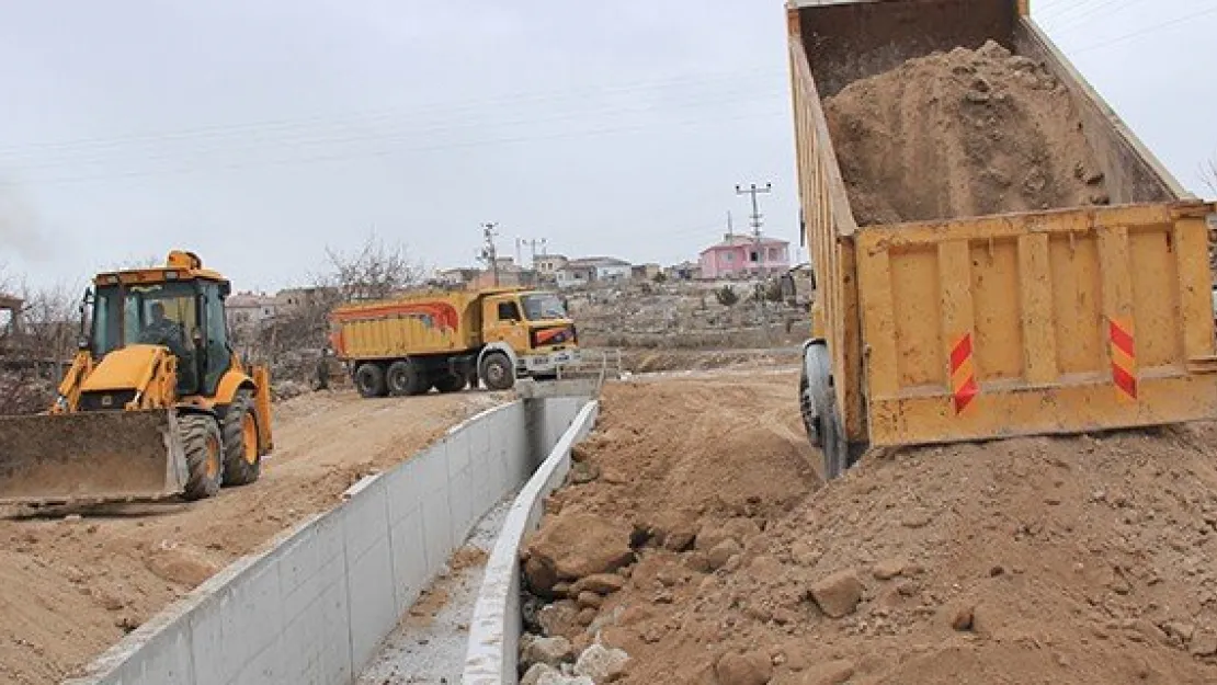İncesu Belediyesi Tahirinli mahallesinde yeni yollar açıyor