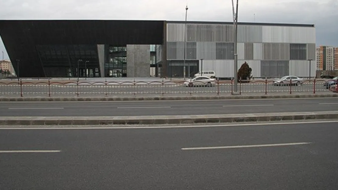 Kayseri tüccarı yeni binasına kavuşuyor
