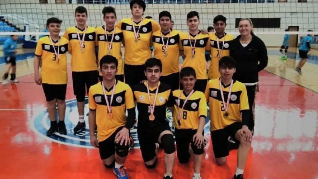 Voleybolda yarı finaldeyiz