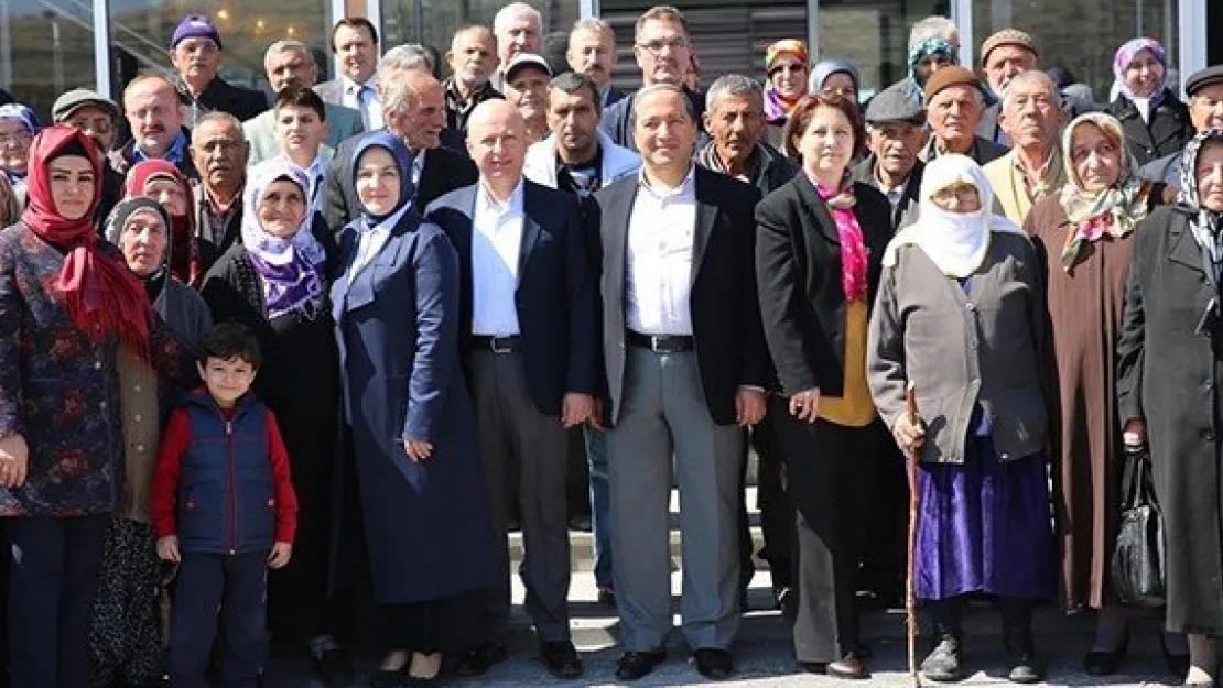 Çolakbayrakdar çifti, yaşlıları Marina'da ağırladı
