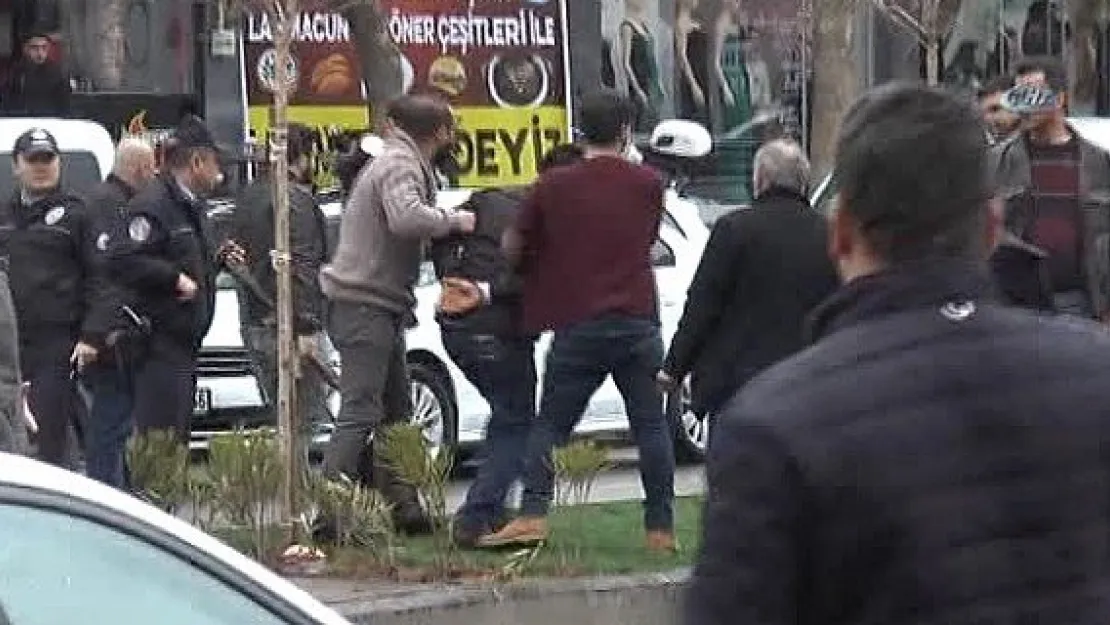 Emniyet Müdürlüğü önünde hareketli saatler
