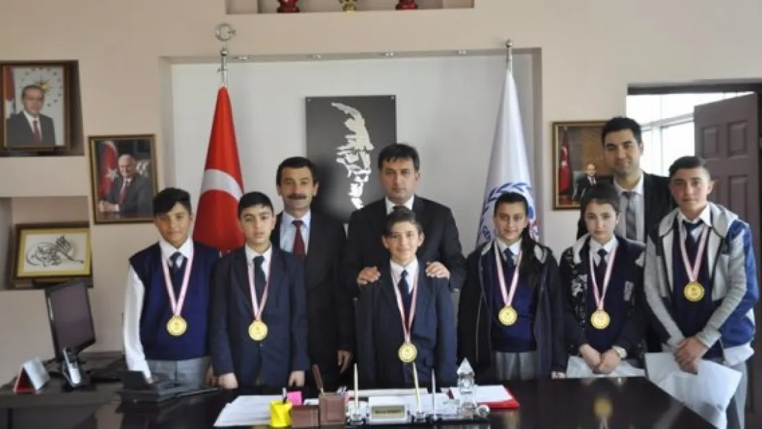 Satranç şampiyonlarından Eskici'ye ziyaret