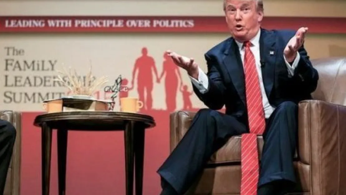 Donald Trump'ın kravatı sosyal medyayı salladı