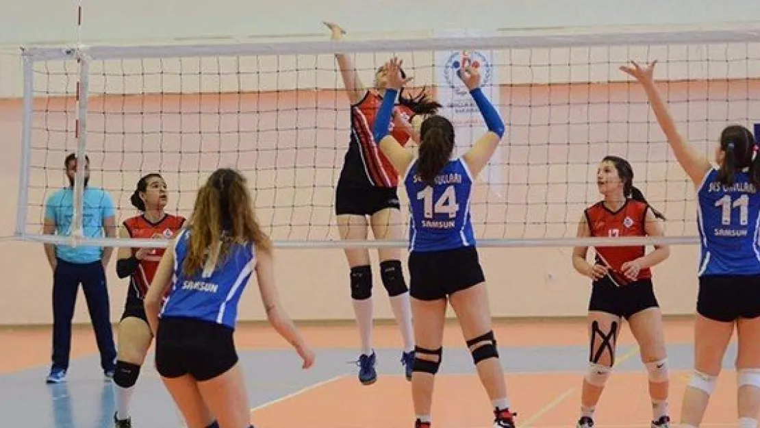 Final Okulları, rakibine set vermeden kazandı