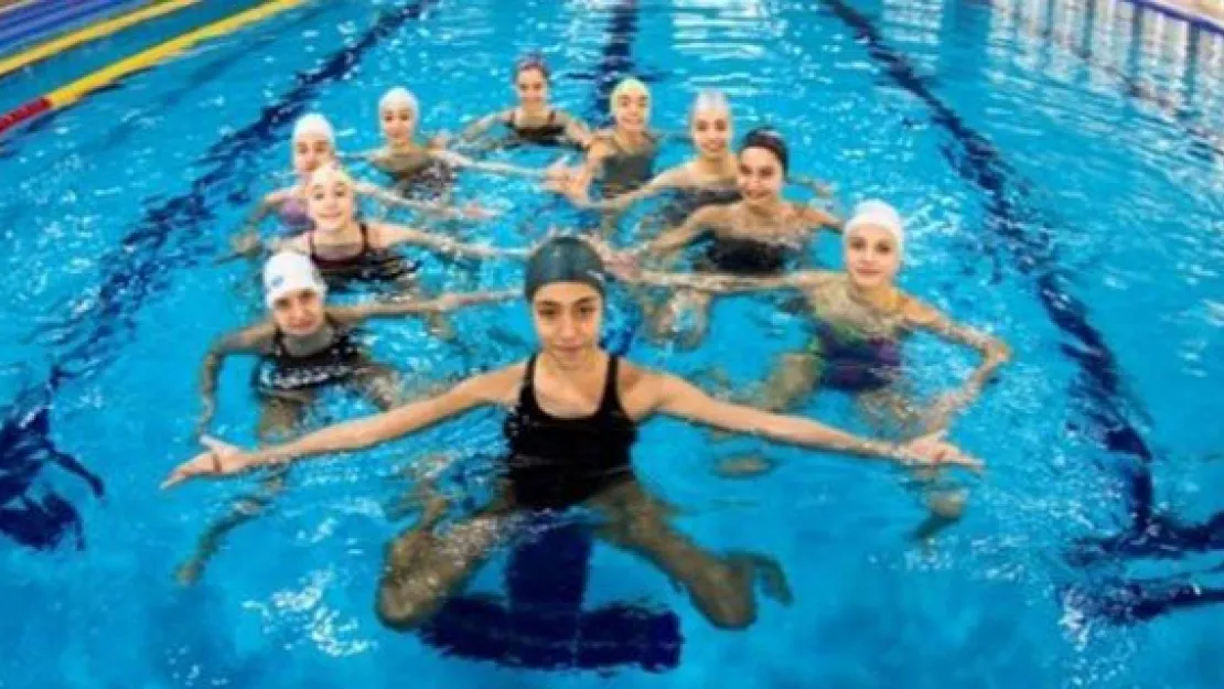 Kayseri'den ilk defa 2 sporcu yüzme milli takımına seçildi