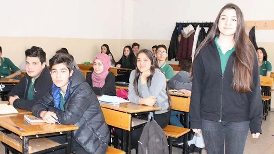 Liseli öğrenci 15 Temmuz gecesini yazdığı yarışmada birinci oldu