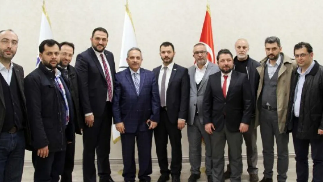 MÜSİAD üyeleri Mustafa Yalçın'ı ziyaret etti