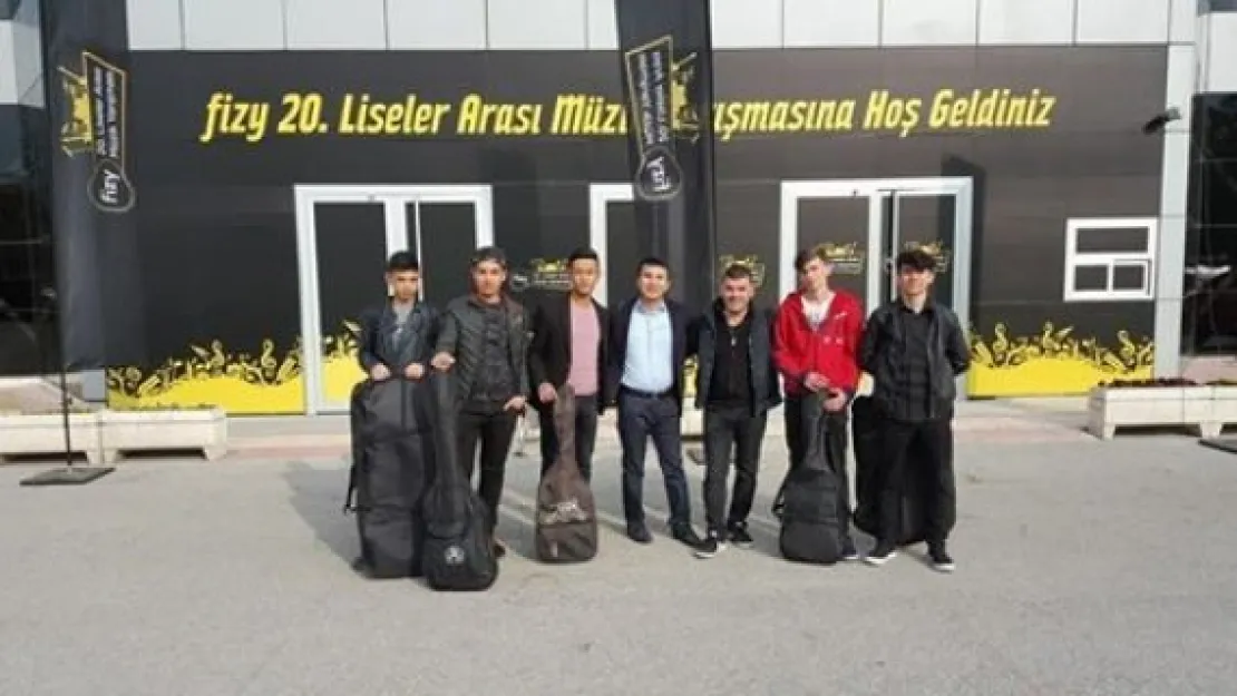 Pazarörenli gençler oylarını bekliyor