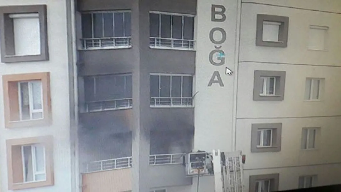 Binada çıkan yangın korku dolu anların yaşanmasına neden oldu