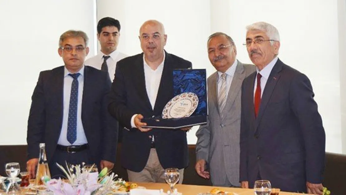 Boydak Holding'e anlamlı plaket