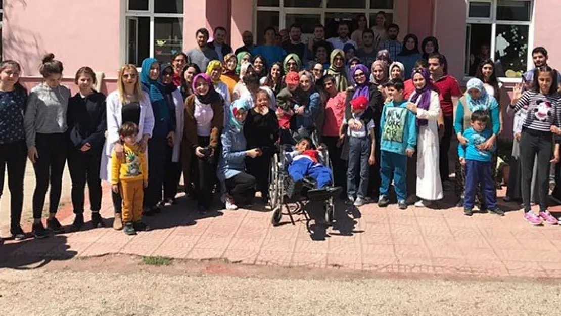 Engelli öğrencilere oyun odası kurdular