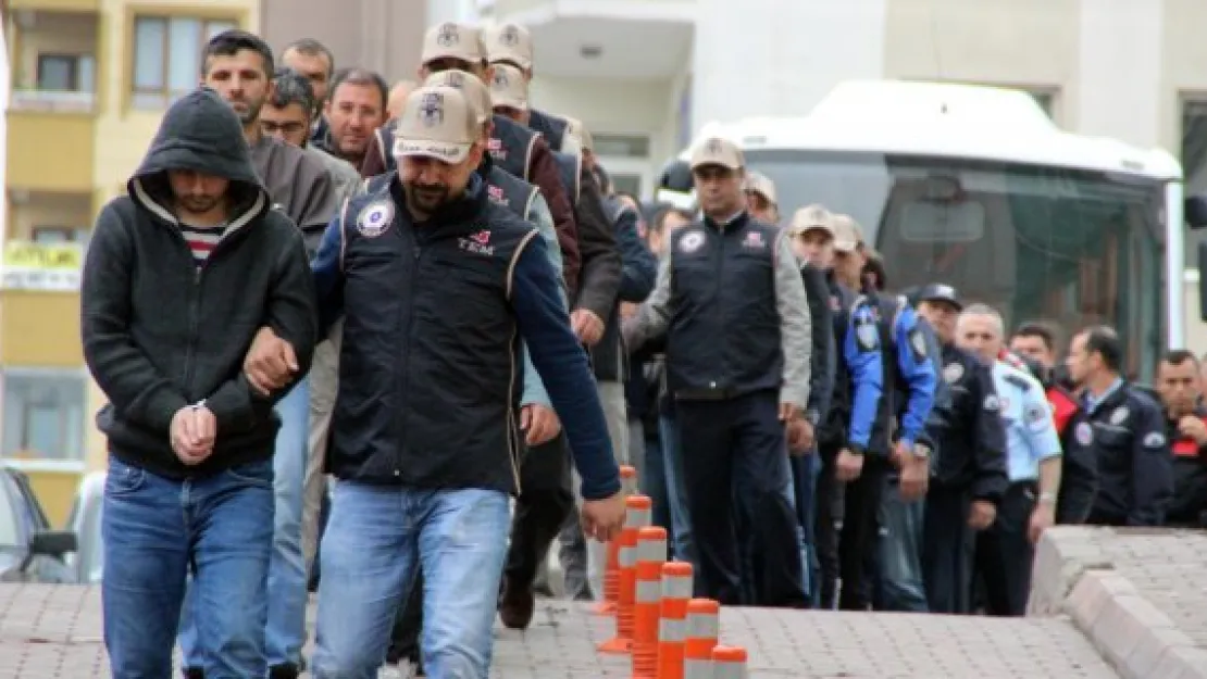FETÖ sanığı 18 kişiye hapis cezası 