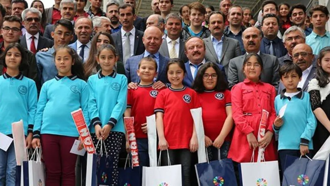 Kocasinan bilgi yarışmasında ödüller verildi
