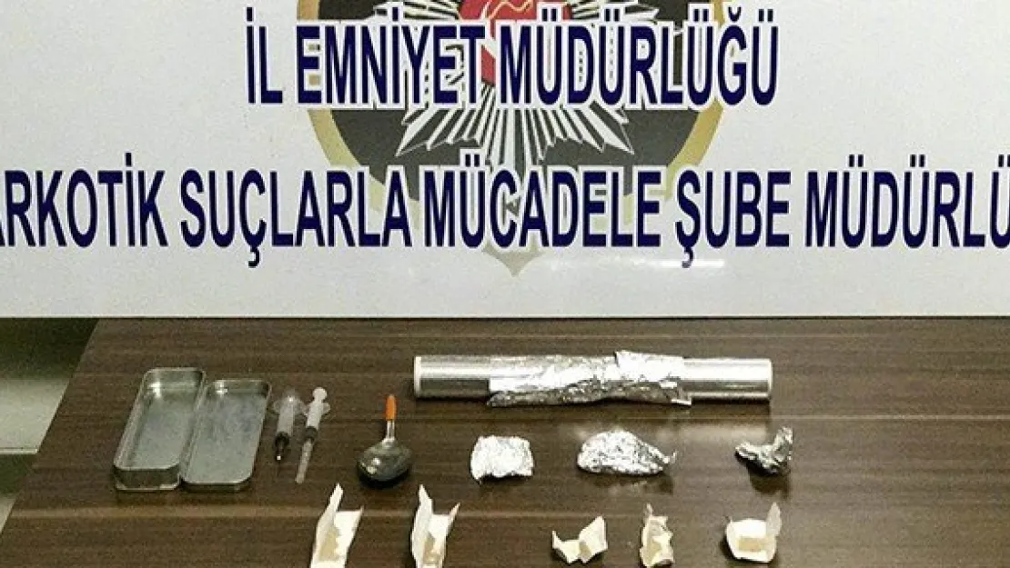 Anne ve oğlu uyuşturucudan gözaltına alındı