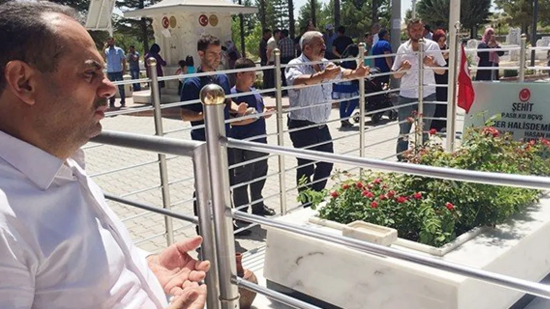 Çelik-İş Halisdemir'i mezarı başında andı