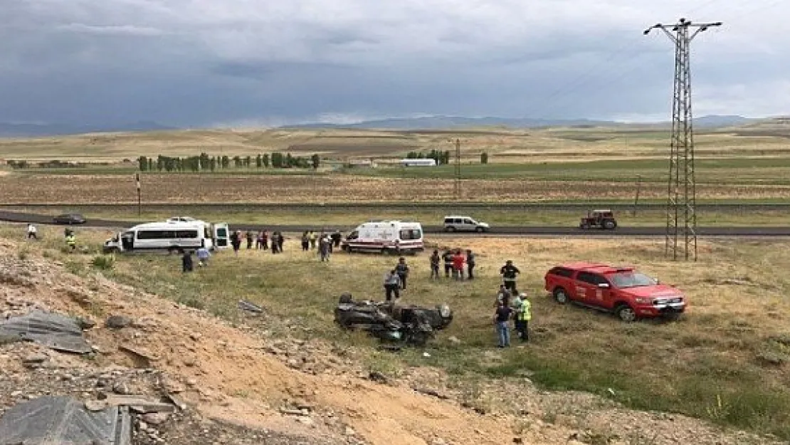 Köprüköy yolunda feci kaza: 1 ölü, 10 yaralı