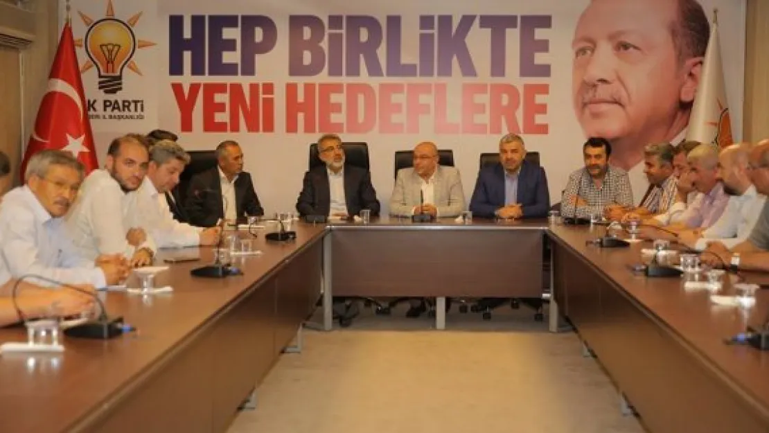 AK Parti'de yeni başkanlarla ilk yönetim toplantısı