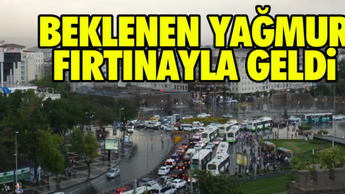 BEKLENEN YAĞMUR FIRTINAYLA GELDi