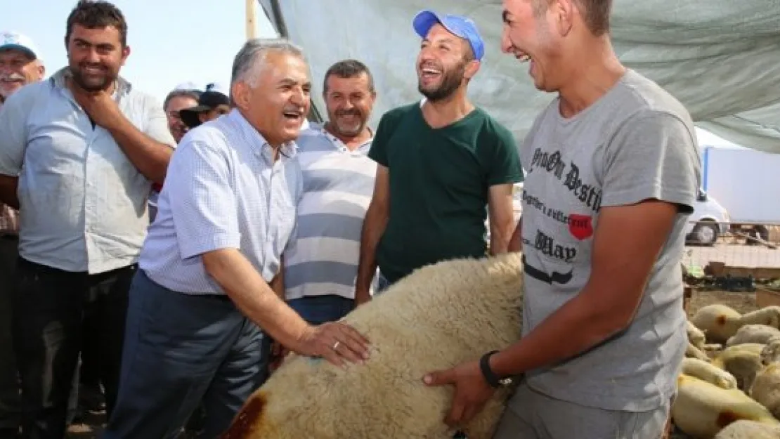 Büyükkılıç Kurban Pazarını denetledi