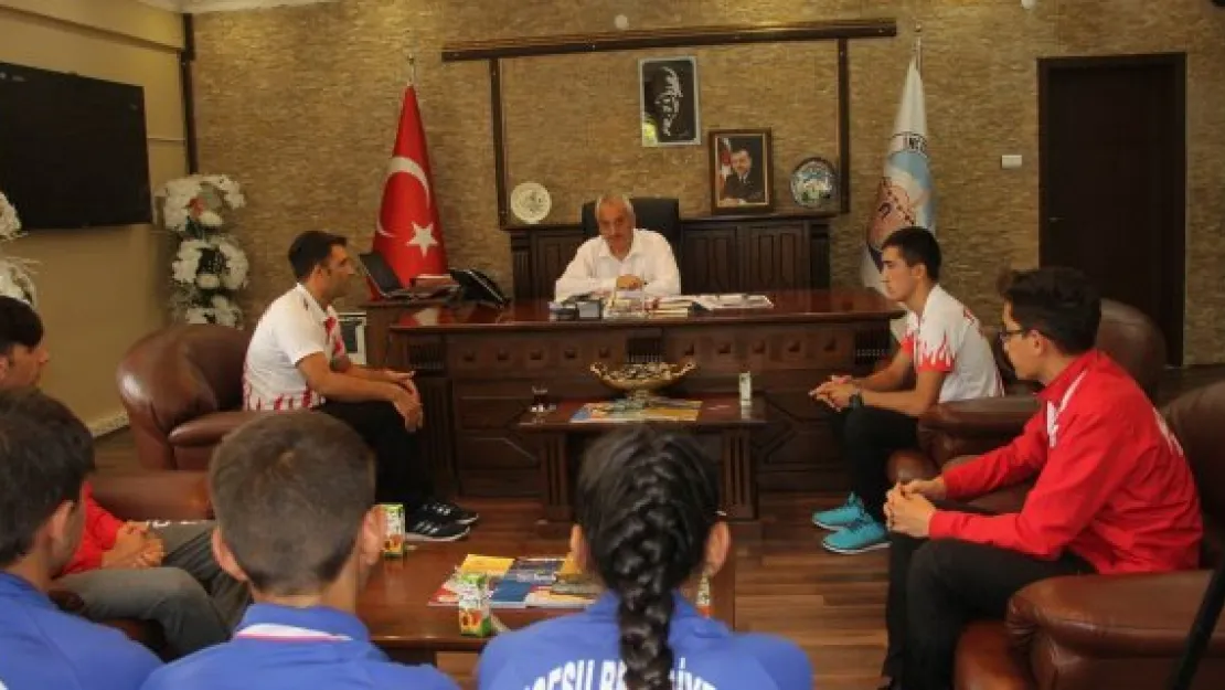 Genç sporcular Başkan Karayol'u ziyaret etti