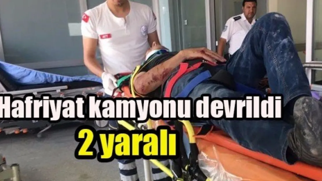 Hafriyat kamyonu devrildi: 2 yaralı